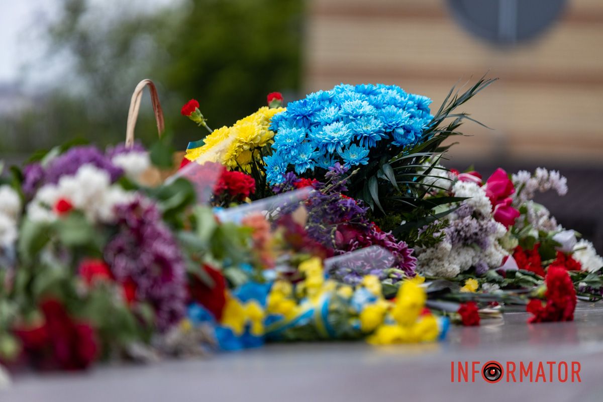 Многие стояли молча, снимали шапку или молились