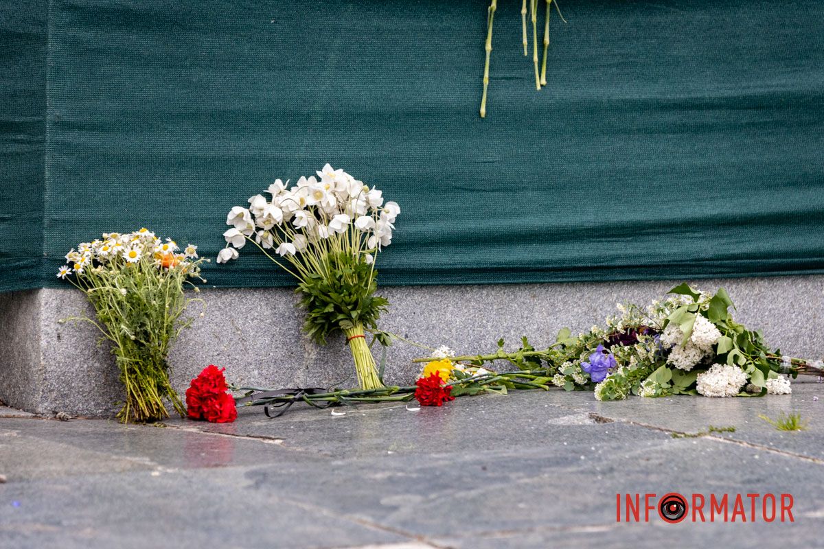 Цветы у подножия