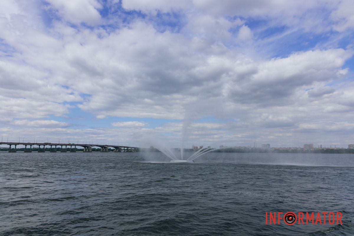 У Дніпрі на Січеславській Набережній запрацював фонтан “Білий лебідь” 6