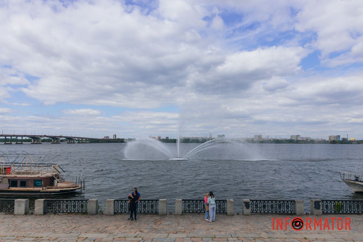 У Дніпрі на Січеславській Набережній запрацював фонтан “Білий лебідь” 7