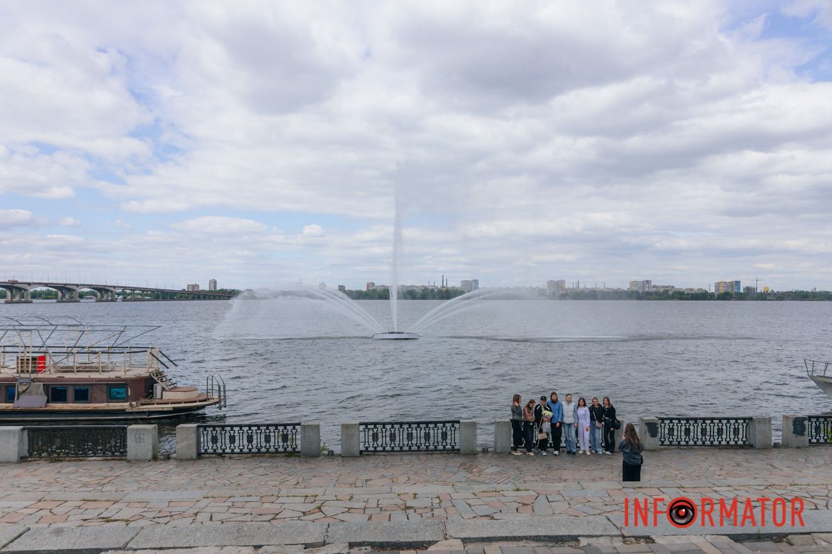 У Дніпрі на Січеславській Набережній запрацював фонтан “Білий лебідь” 9