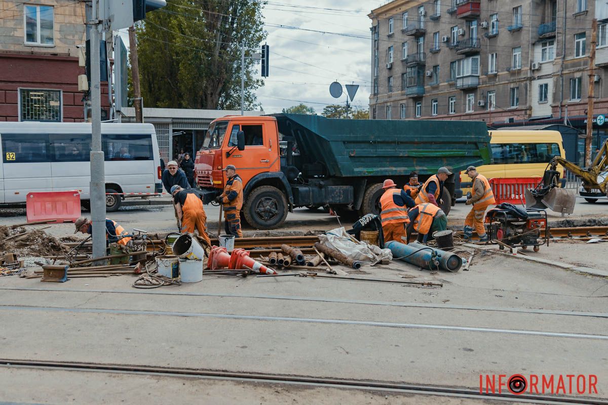 В Днепре на Дмитрия Яворницкого ремонтируют трамвайный путь: как курсируют трамваи 4