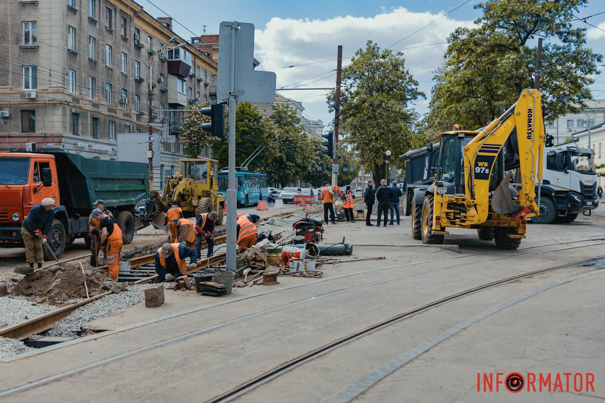 В Днепре на Дмитрия Яворницкого ремонтируют трамвайный путь: как курсируют трамваи 3