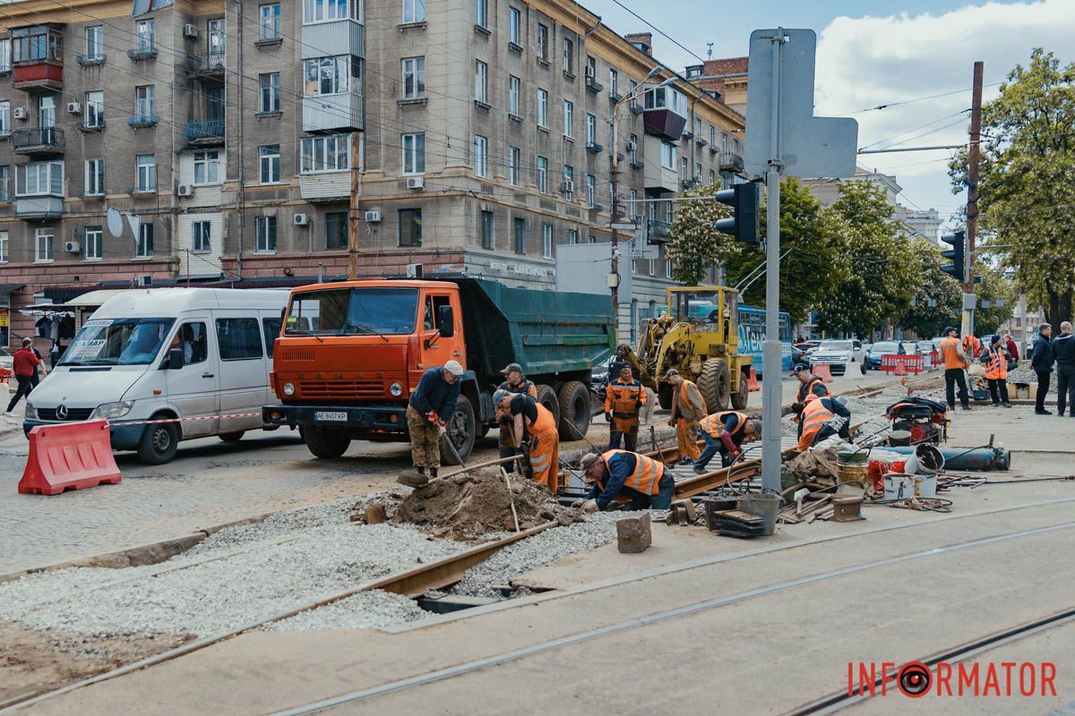 В Днепре на Дмитрия Яворницкого ремонтируют трамвайный путь: как курсируют трамваи 5