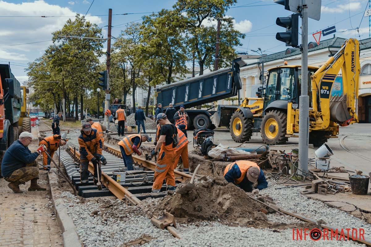 В Днепре на Дмитрия Яворницкого ремонтируют трамвайный путь: как курсируют трамваи 7