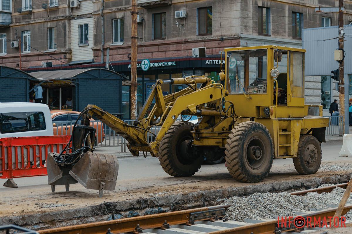 В Днепре на Дмитрия Яворницкого ремонтируют трамвайный путь: как курсируют трамваи 10