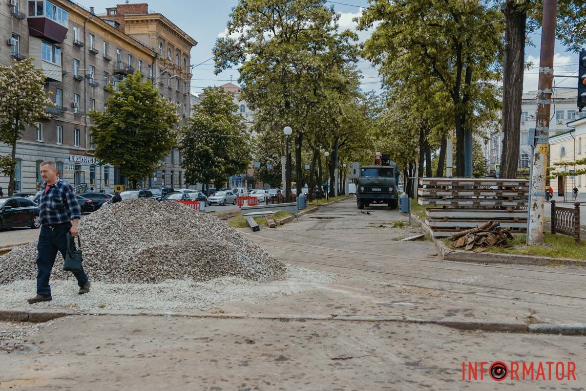 В Днепре на Дмитрия Яворницкого ремонтируют трамвайный путь: как курсируют трамваи 11
