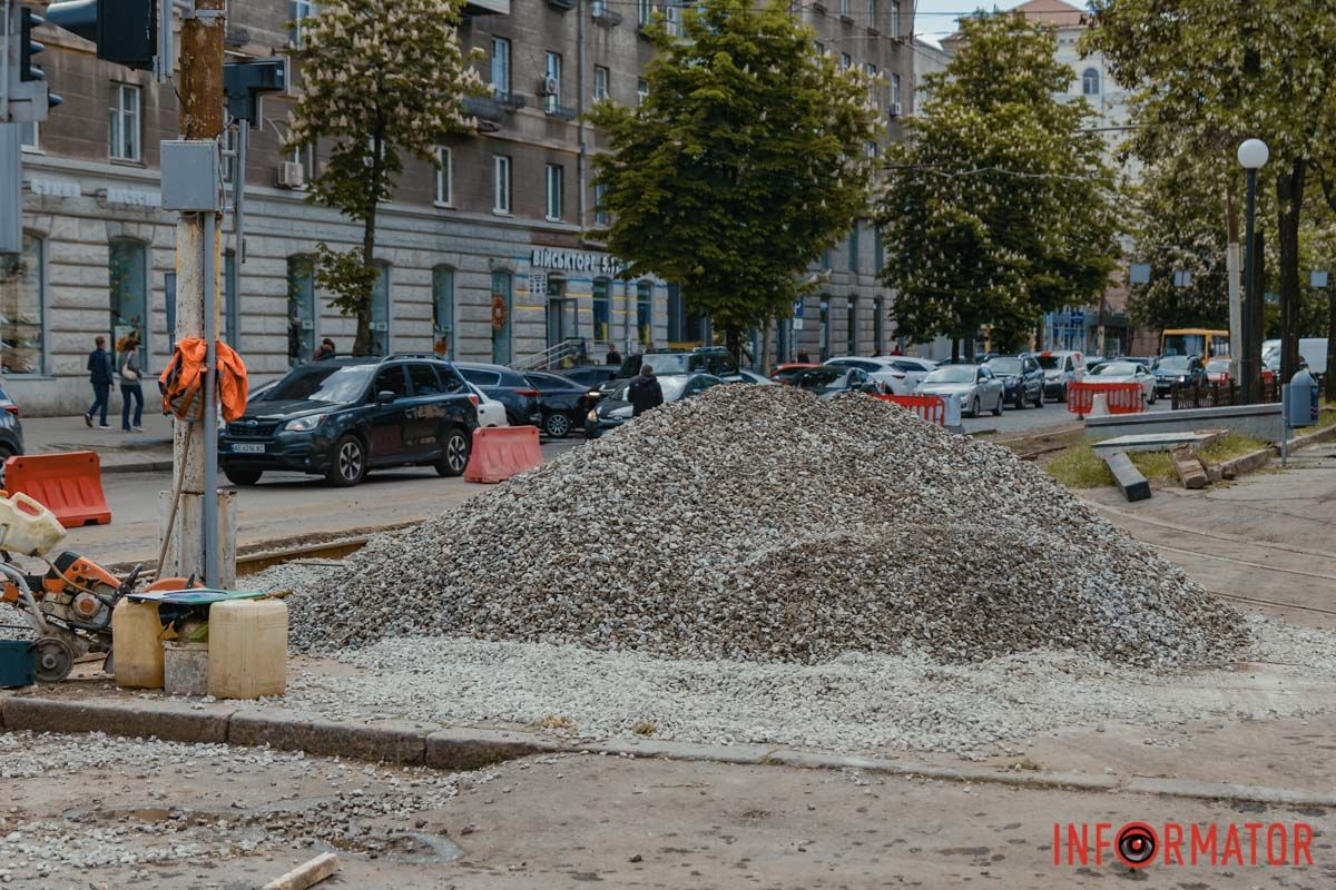 В Днепре на Дмитрия Яворницкого ремонтируют трамвайный путь: как курсируют трамваи 14