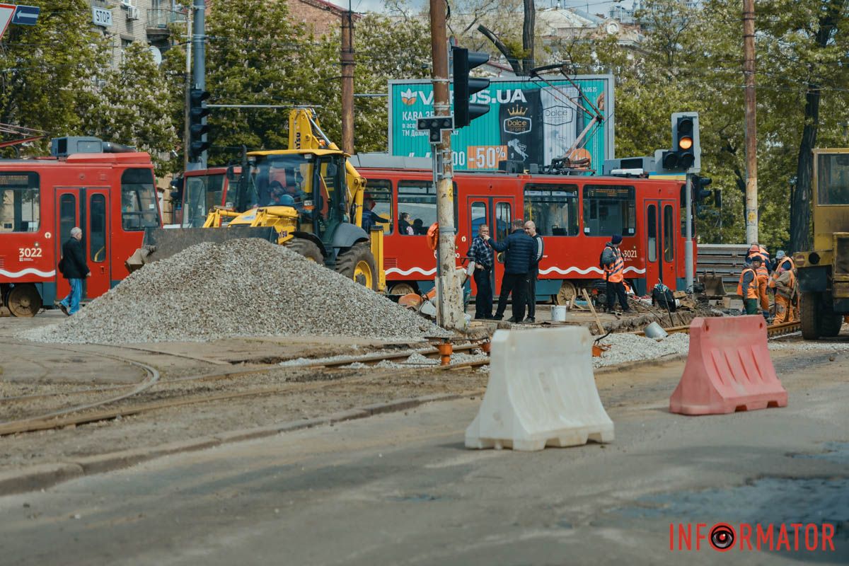 В Днепре на Дмитрия Яворницкого ремонтируют трамвайный путь: как курсируют трамваи 13