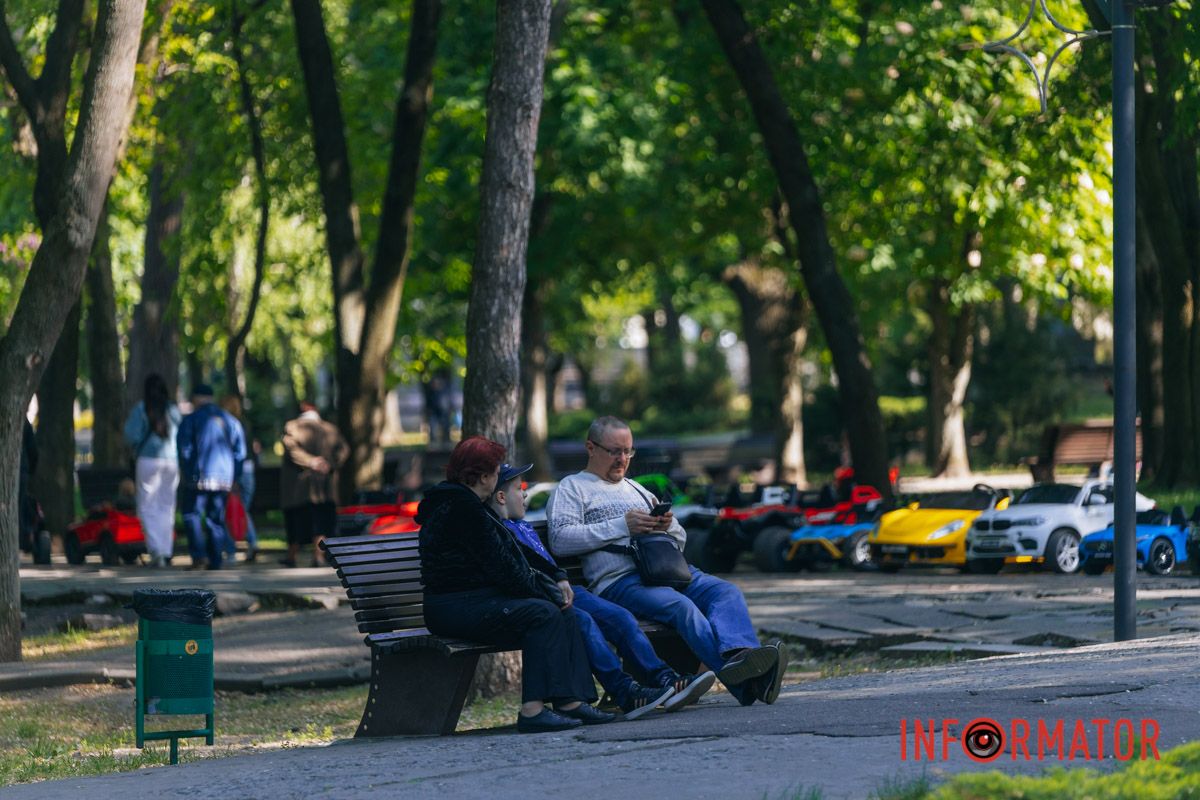 Облака - настоящее произведение искусства: как жители Днепра наслаждаются выходным после дождей 19