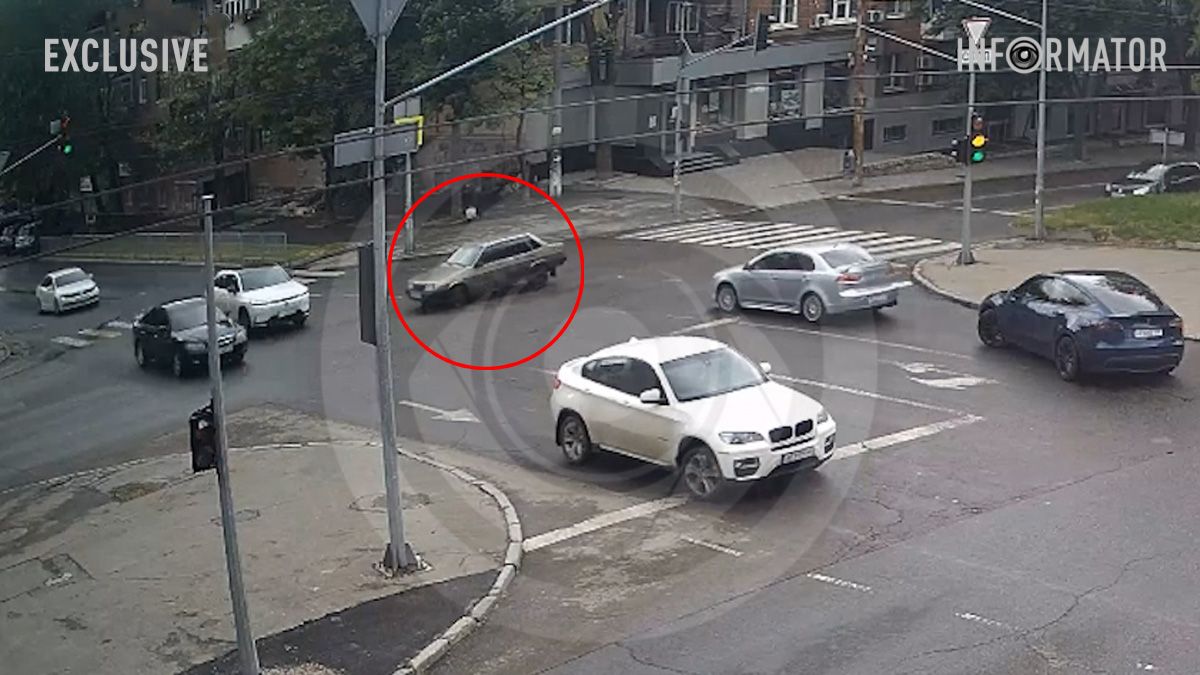В Днепре на Поля ВАЗ влетел в Honda и Hyundai: видео момента ДТП