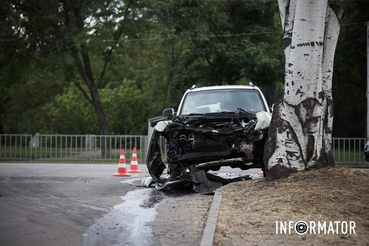 У Дніпрі на Набережній Заводській зіткнулись Hyundai та Toyota Land Cruiser 10