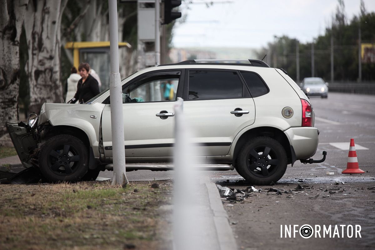 У Дніпрі на Набережній Заводській зіткнулись Hyundai та Toyota Land Cruiser 3