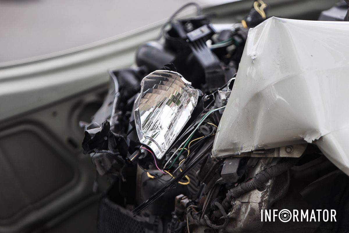 У Дніпрі на Набережній Заводській зіткнулись Hyundai та Toyota Land Cruiser 5