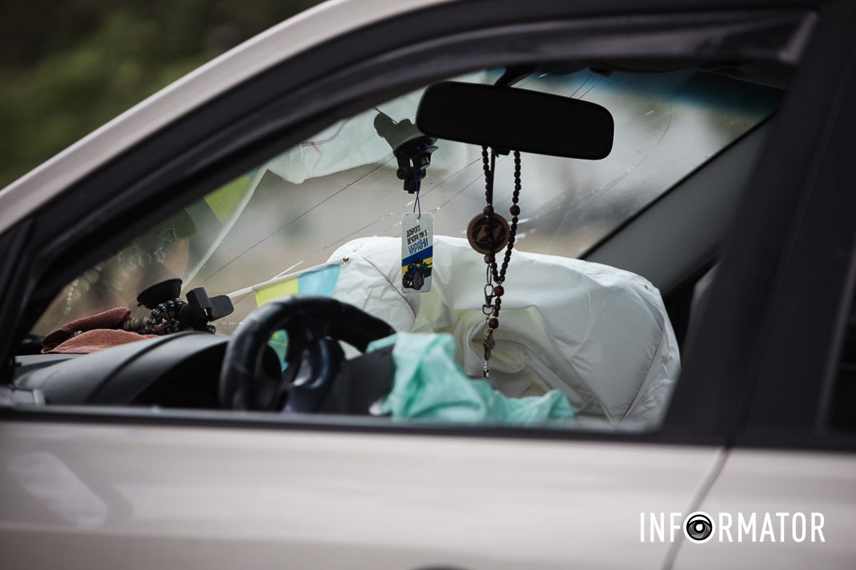 У Дніпрі на Набережній Заводській зіткнулись Hyundai та Toyota Land Cruiser 13