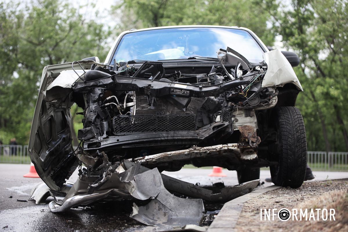 У Дніпрі на Набережній Заводській зіткнулись Hyundai та Toyota Land Cruiser 1