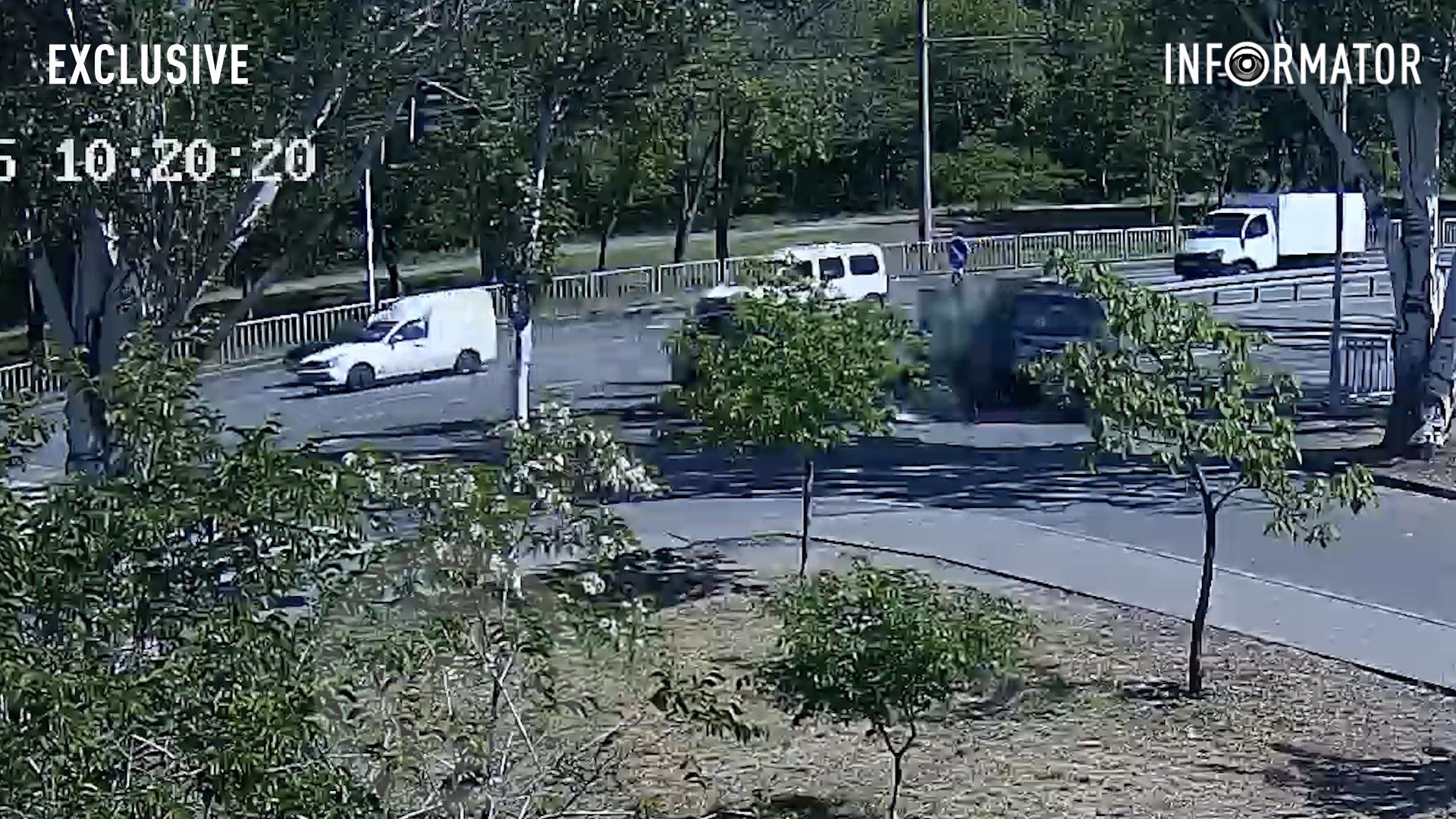 У Дніпрі на Набережній Заводській зіткнулись Hyundai та Toyota Land Cruiser: відео ДТП