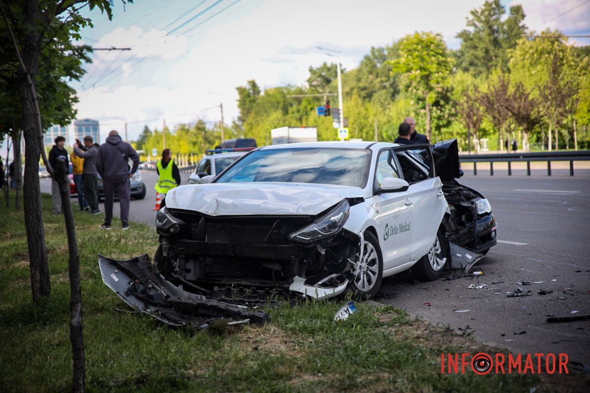 У Дніпрі на Набережній Перемоги Volkswagen спричинив масштабну автотрощу: деталі 16