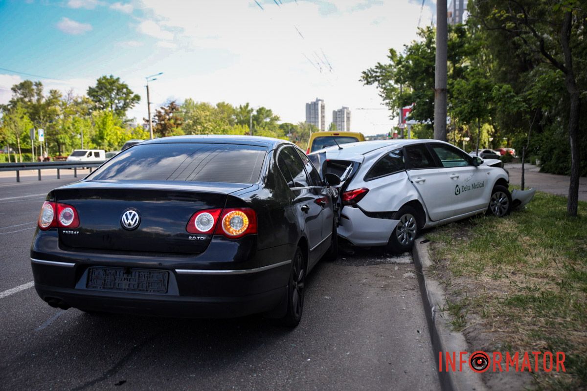 У Дніпрі на Набережній Перемоги Volkswagen спричинив масштабну автотрощу: деталі 18