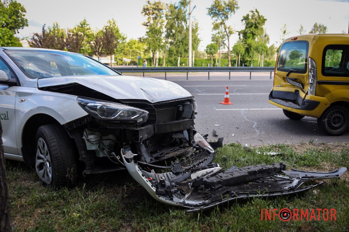 У Дніпрі на Набережній Перемоги Volkswagen спричинив масштабну автотрощу: деталі 10