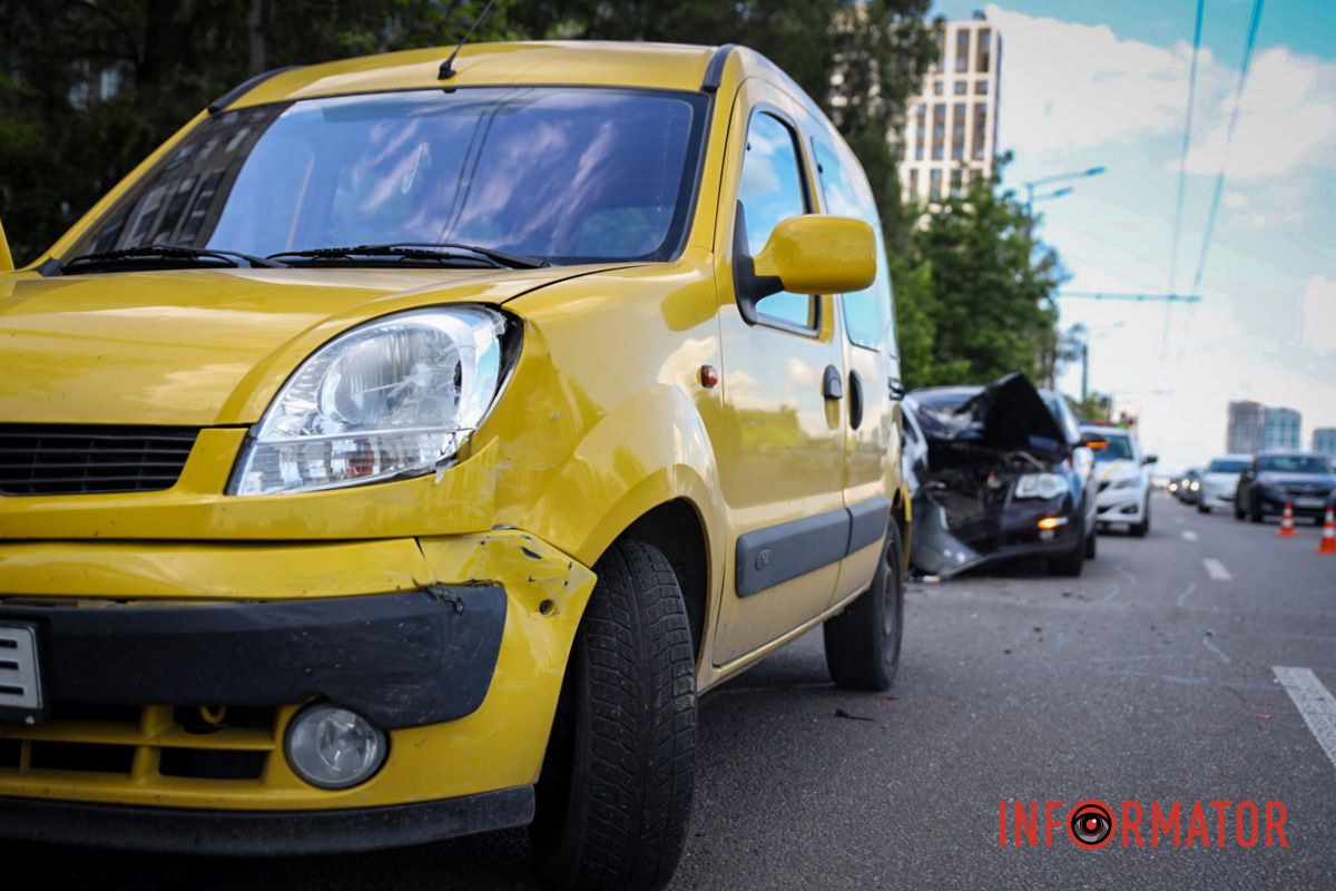 У Дніпрі на Набережній Перемоги Volkswagen спричинив масштабну автотрощу: деталі 9