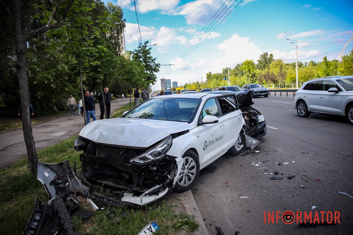 У Дніпрі на Набережній Перемоги Volkswagen спричинив масштабну автотрощу: деталі 1