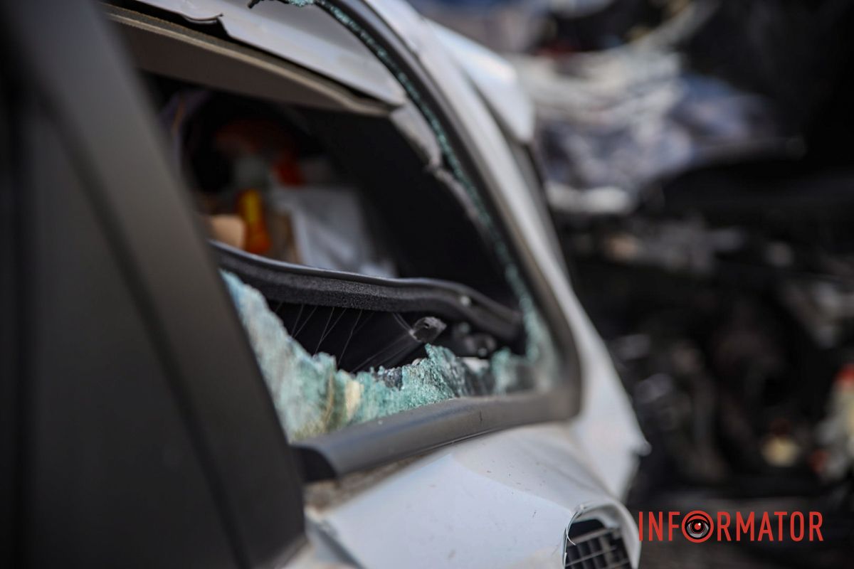 У Дніпрі на Набережній Перемоги Volkswagen спричинив масштабну автотрощу: деталі 11