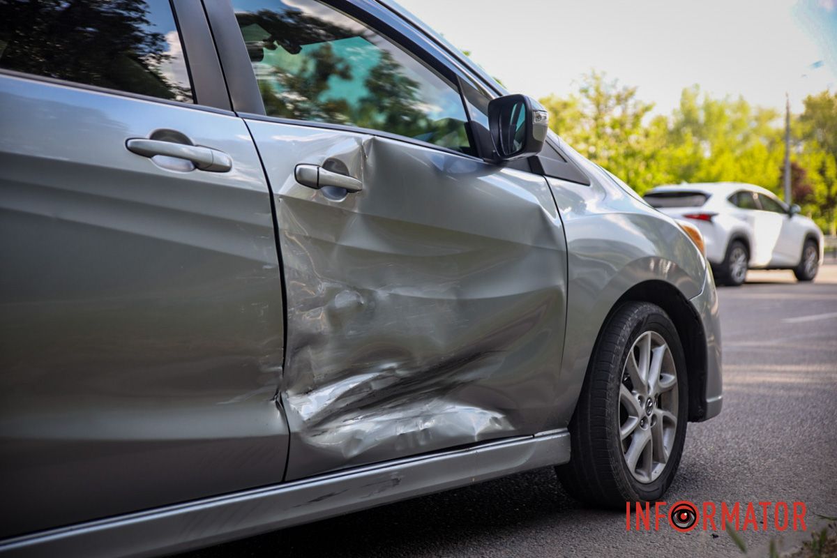 У Дніпрі на Набережній Перемоги Volkswagen спричинив масштабну автотрощу: деталі 12