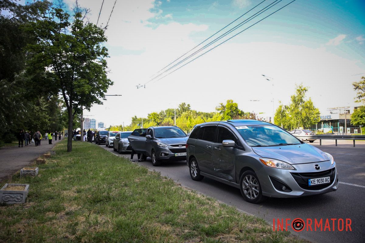 У Дніпрі на Набережній Перемоги Volkswagen спричинив масштабну автотрощу: деталі 13