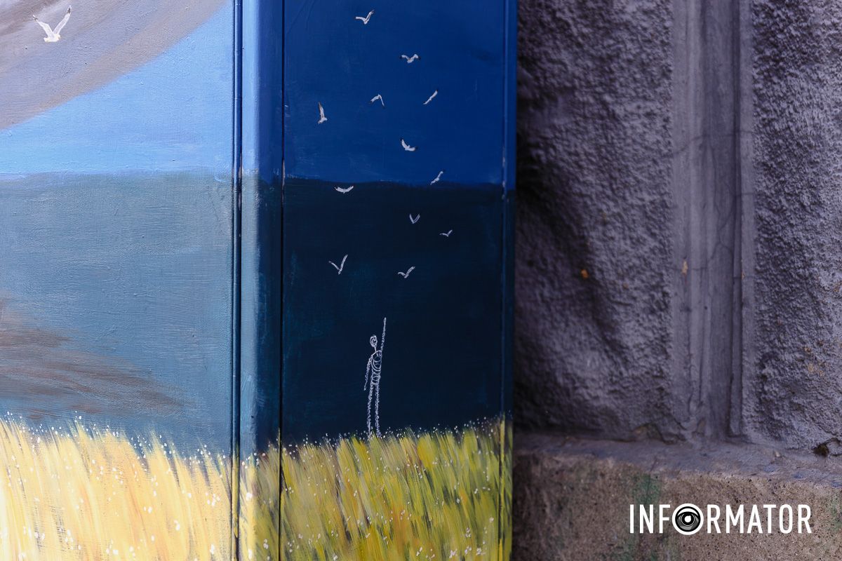 Этот пейзаж символичен Черные облака, птицы и пшеница: в центре Днепра разрисовали электрощиток в стиле стрит-арт 10