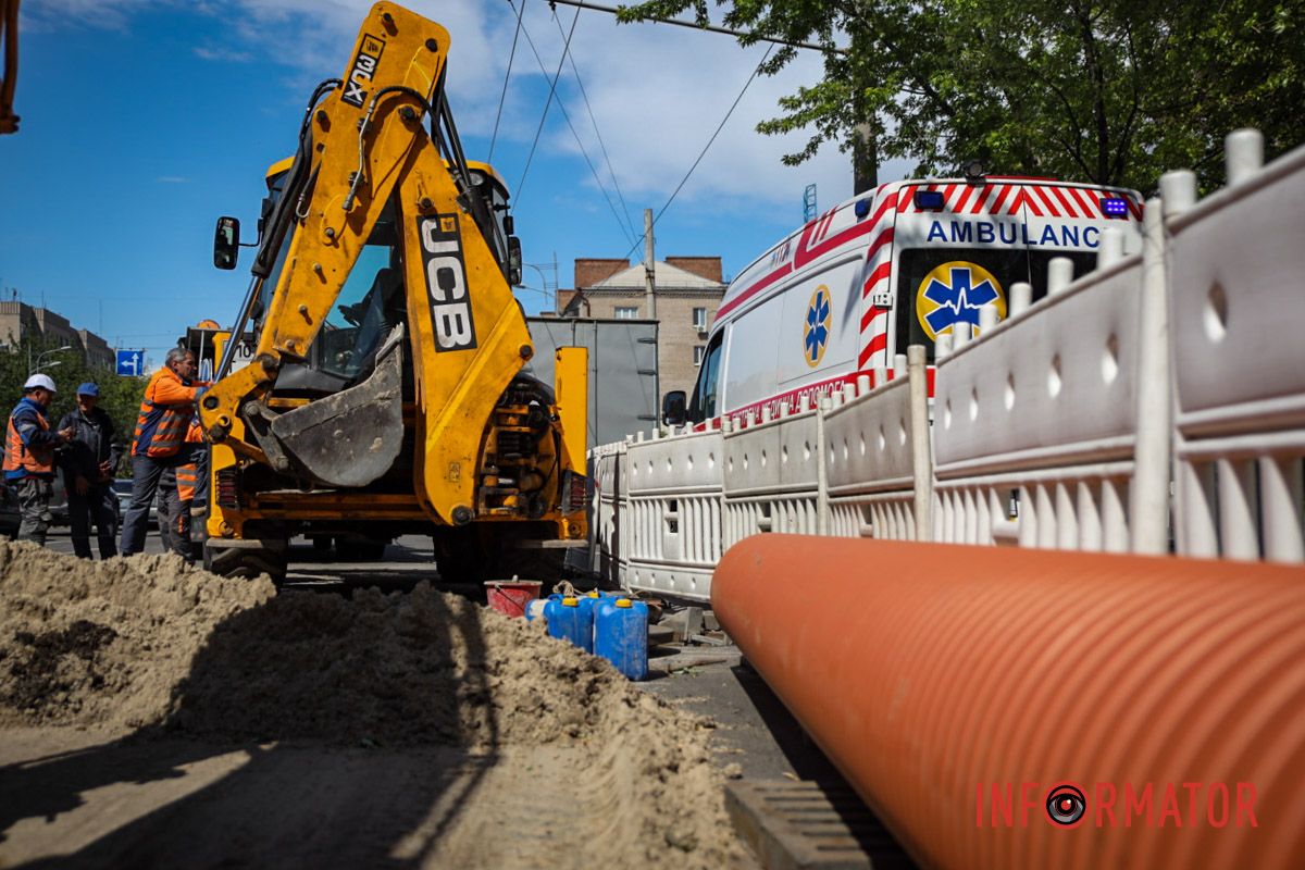 Аварійна ділянка має протяжність 26 метрів Важка техніка та ускладнення руху: що відбувається на проспекті Слобожанському у Дніпрі 10