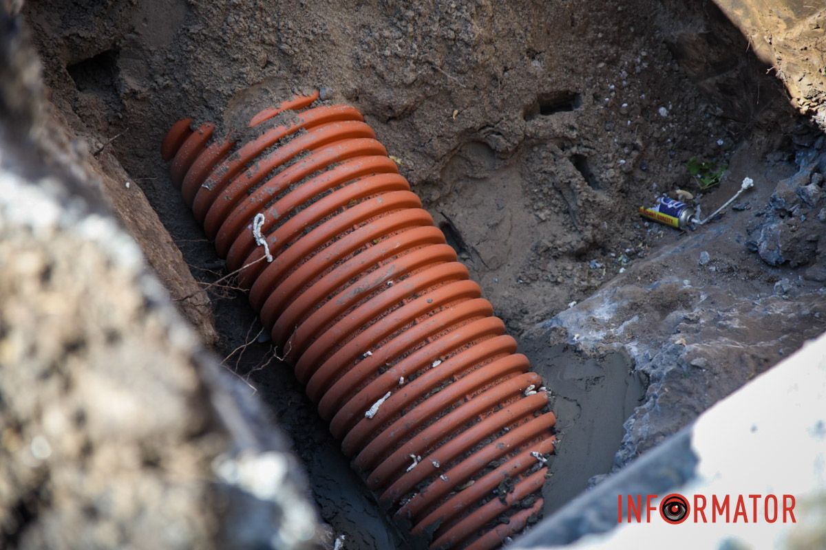 На ділянці від вулиці Петра Яцика (раніше вулиця Воронезька) до вулиці Старочумацької (раніше — Байкальська) у напрямку виїзду з міста ускладнений рух Важка техніка та ускладнення руху: що відбувається на проспекті Слобожанському у Дніпрі 12