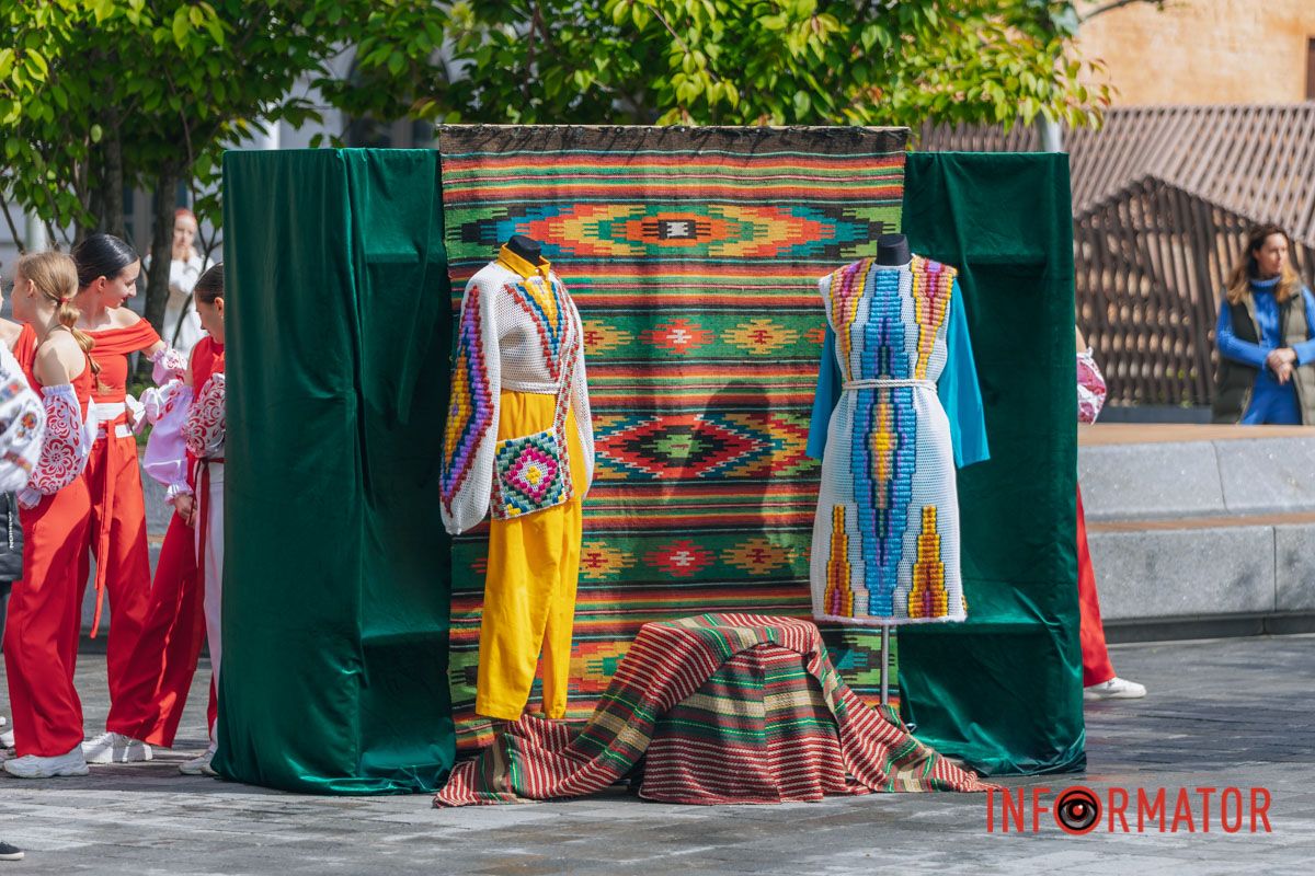 Яскраві кольори