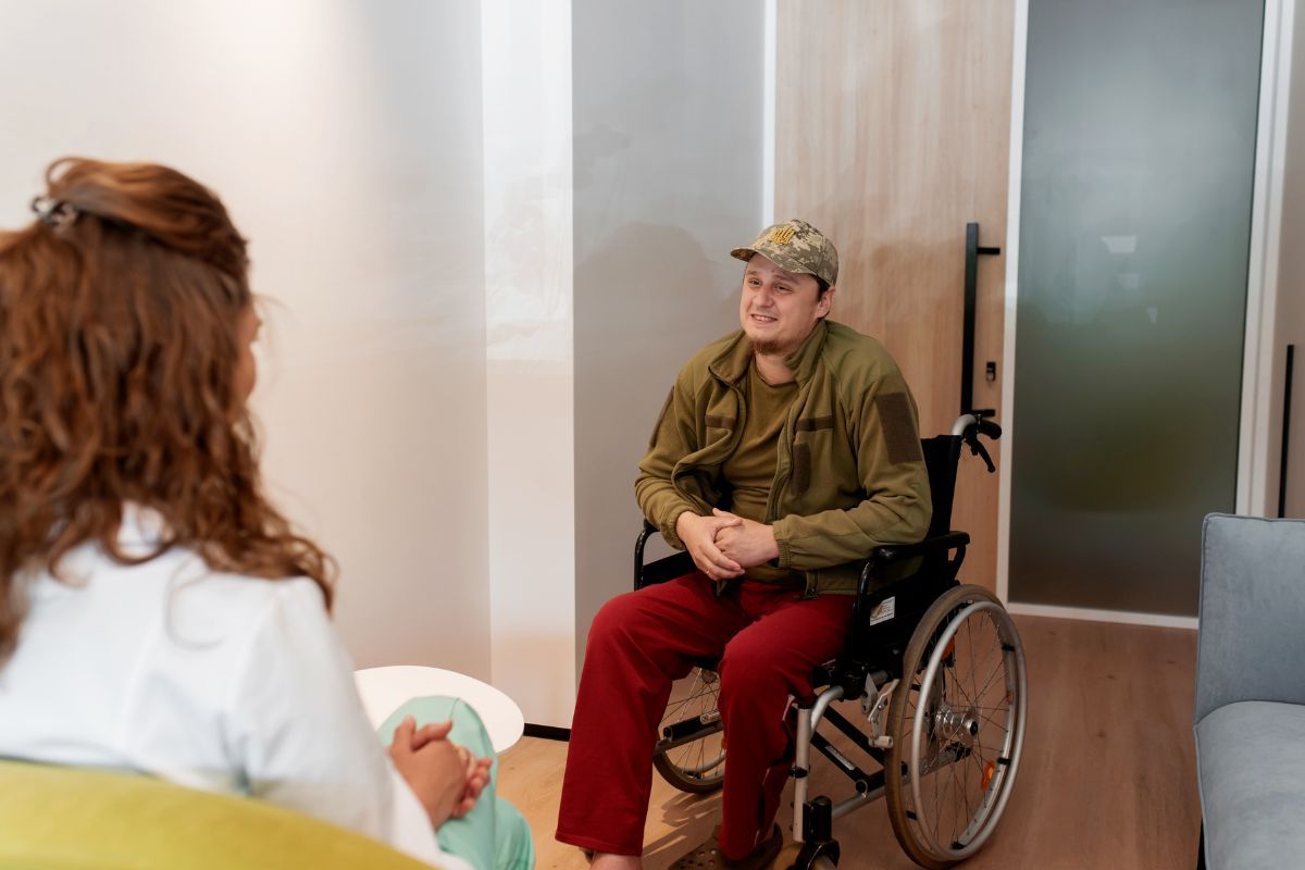 Специалисты центра оказывают помощь лицам, имеющим проявления ПТСР, тревожные и депрессивные состояния, трудности адаптации и другие последствия травмирующих событий.