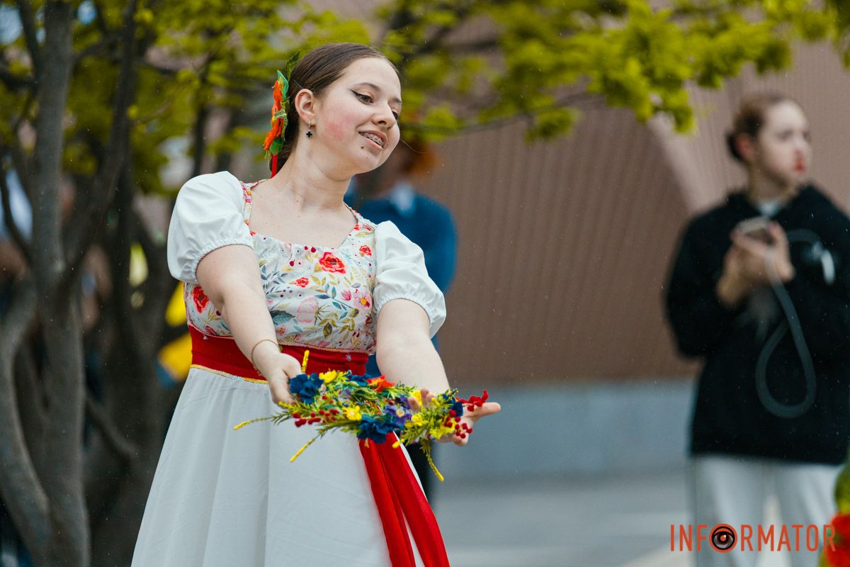 Днепр в вышиванках: ищите себя на праздничных фото.