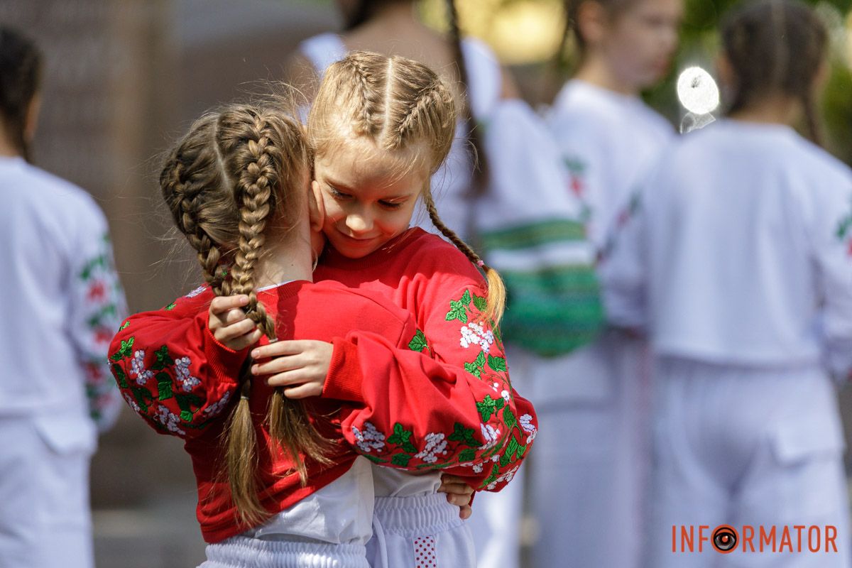 Днепр в вышиванках: ищите себя на праздничных фото.