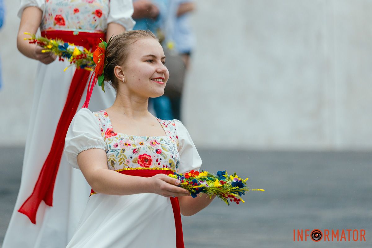 Днепр в вышиванках: ищите себя на праздничных фото.