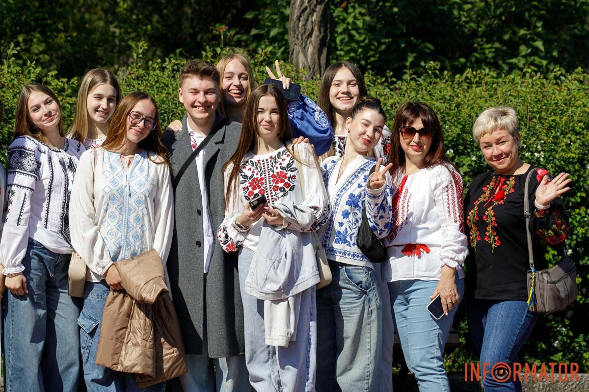 Днепр в вышиванках: ищите себя на праздничных фото.