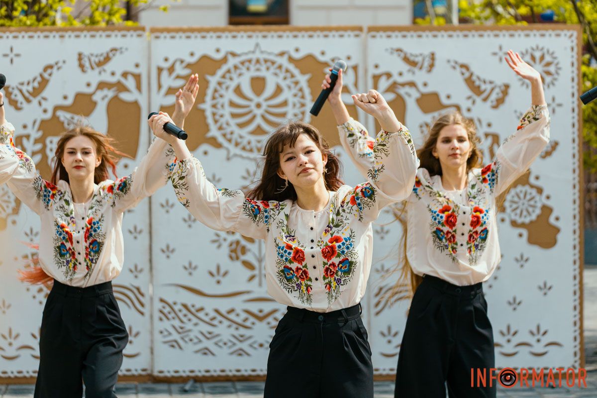 Днепр в вышиванках: ищите себя на праздничных фото.