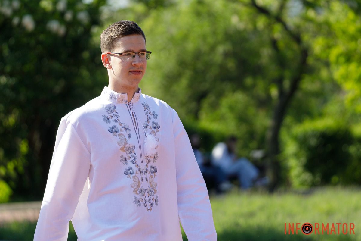 Днепр в вышиванках: ищите себя на праздничных фото.