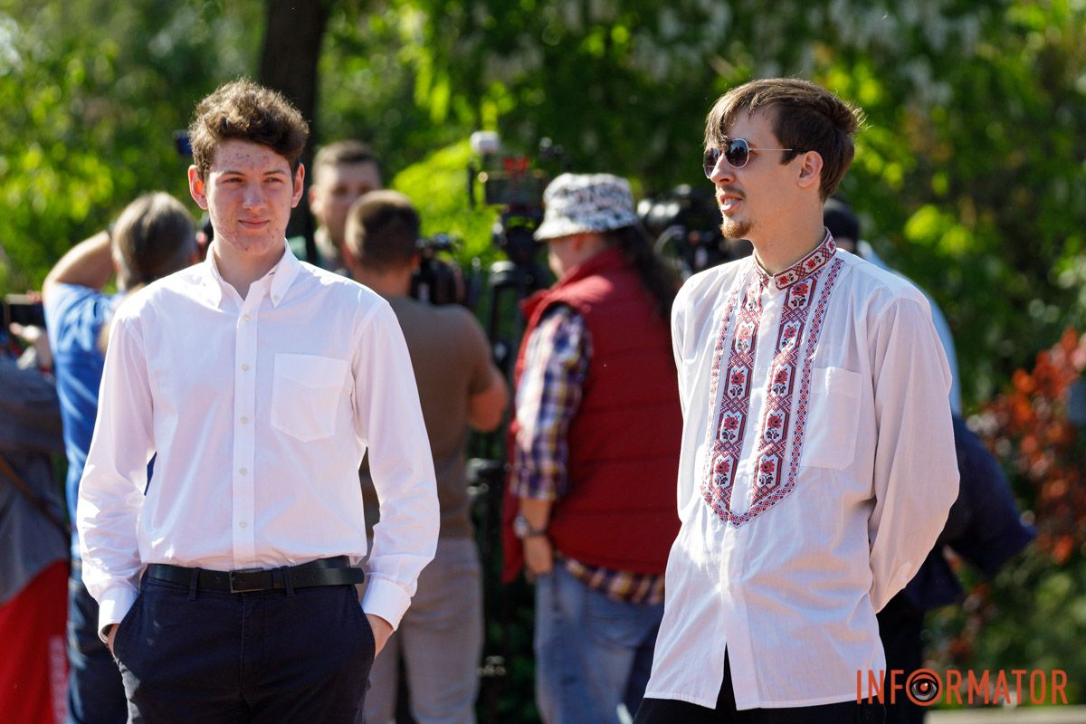Днепр в вышиванках: ищите себя на праздничных фото.