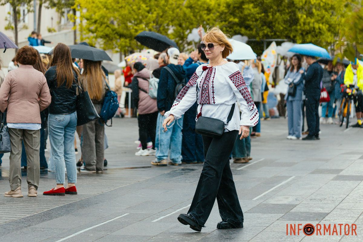 Днепр в вышиванках: ищите себя на праздничных фото.