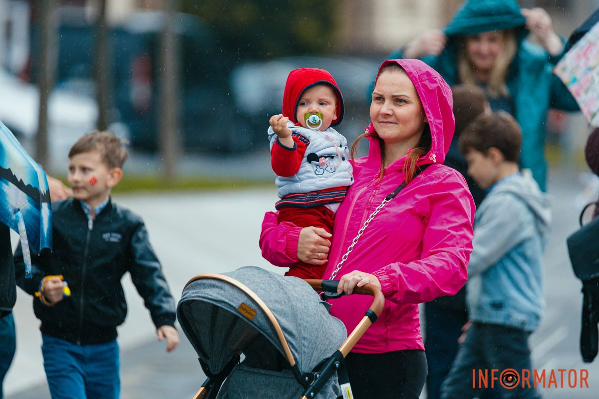 Днепр в вышиванках: ищите себя на праздничных фото.