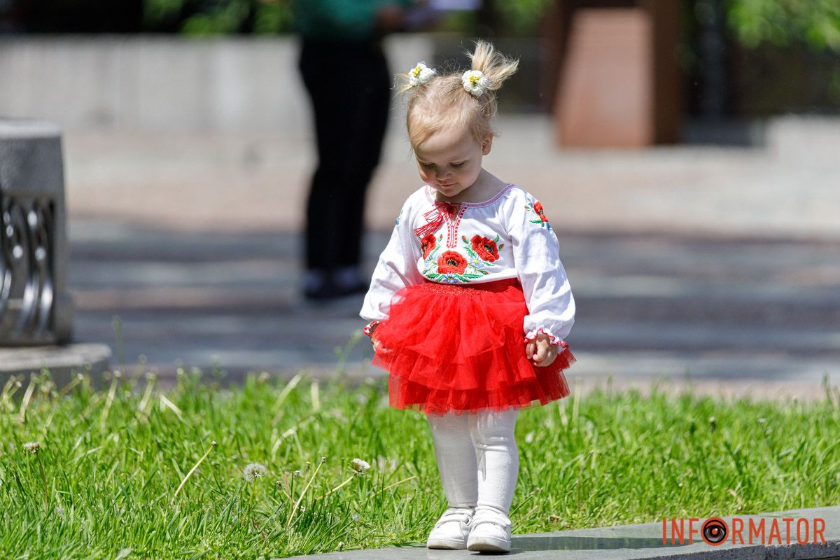 Днепр в вышиванках: ищите себя на праздничных фото.