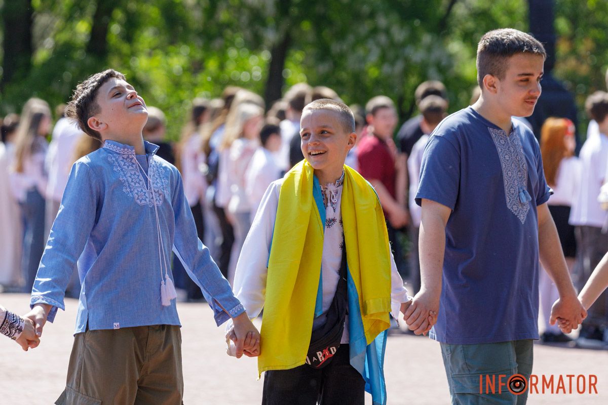 Днепр в вышиванках: ищите себя на праздничных фото.