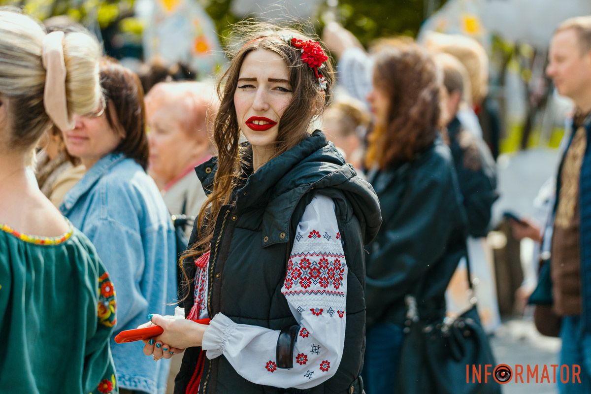 Днепр в вышиванках: ищите себя на праздничных фото.
