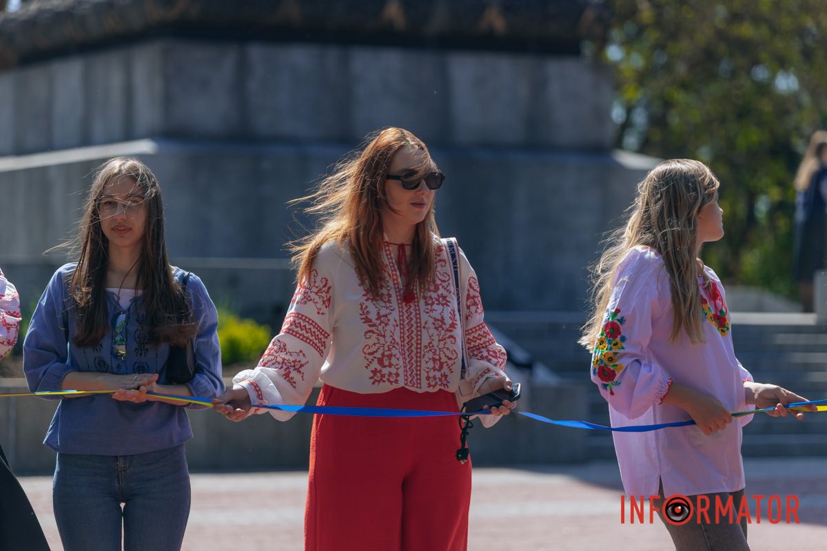 Днепр в вышиванках: ищите себя на праздничных фото.