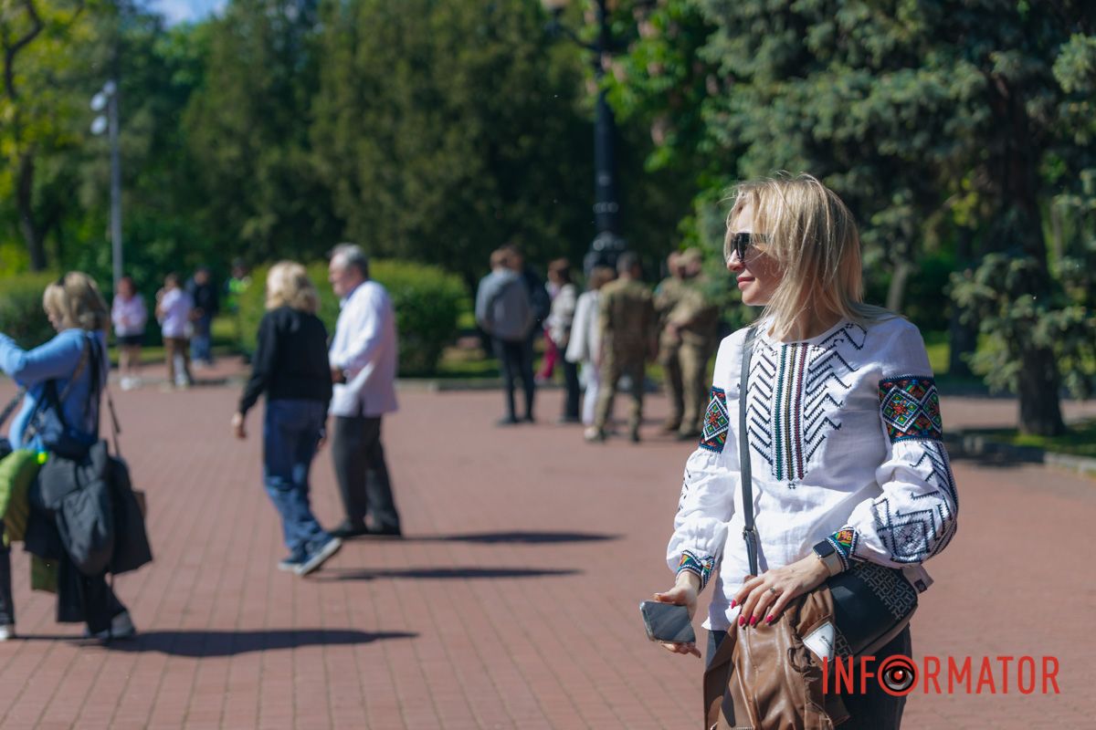 Днепр в вышиванках: ищите себя на праздничных фото.