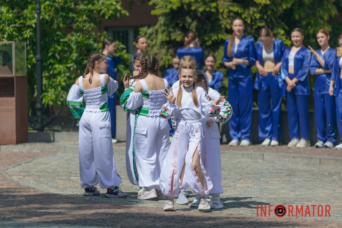 Днепр в вышиванках: ищите себя на праздничных фото.