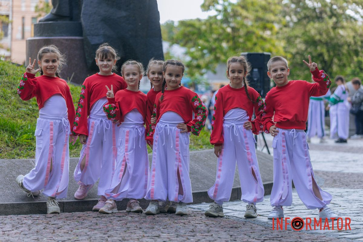 Днепр в вышиванках: ищите себя на праздничных фото.